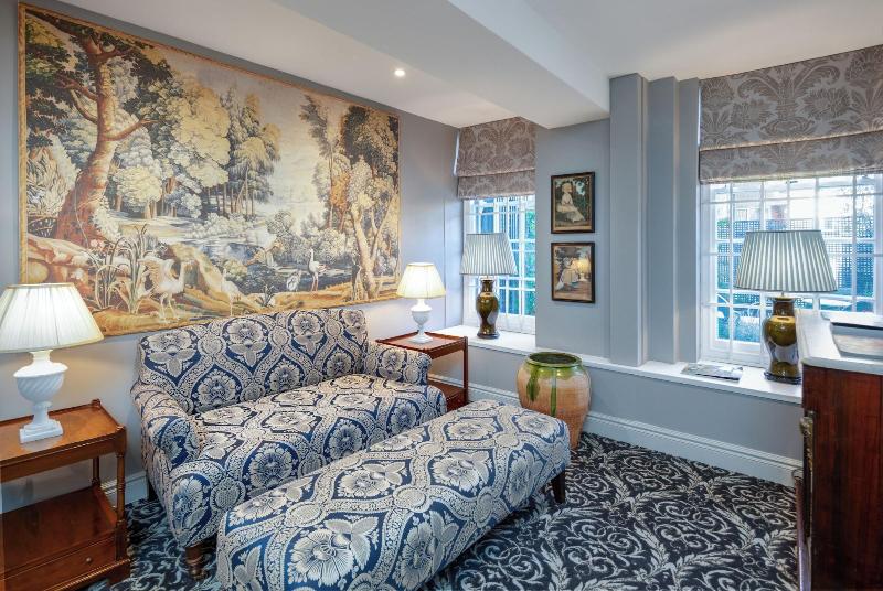 No 30 Knightsbridge - Oda