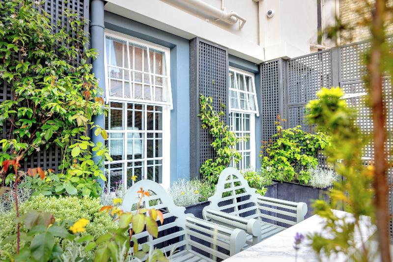 No 30 Knightsbridge - Oda