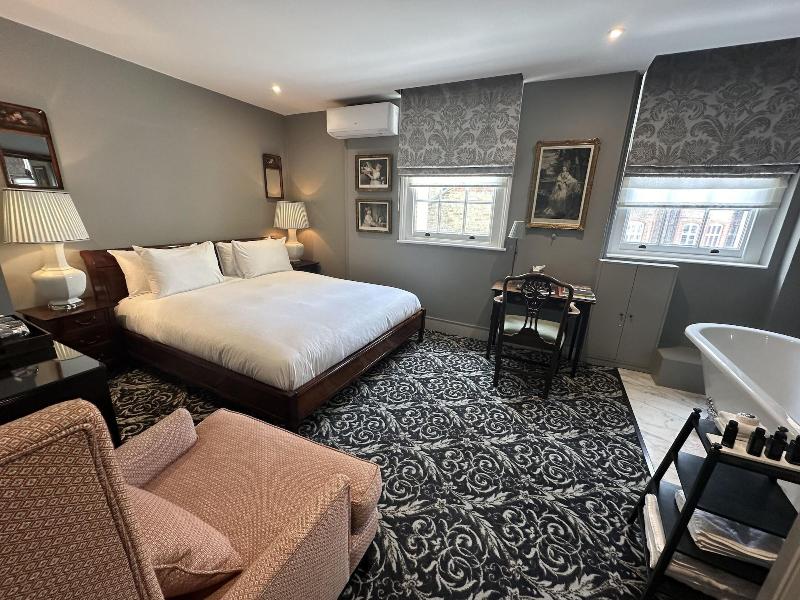 No 30 Knightsbridge - Oda