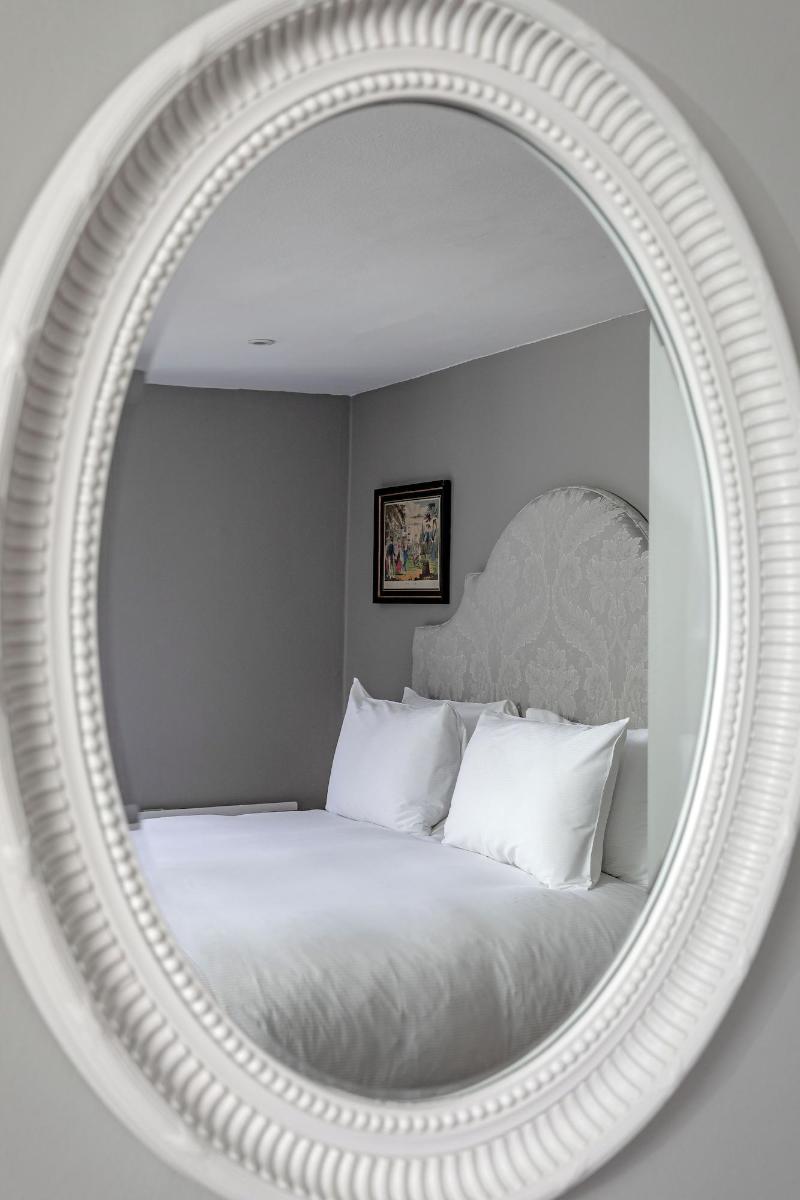 No 30 Knightsbridge - Oda