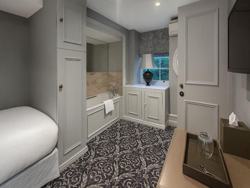 No 30 Knightsbridge - Oda