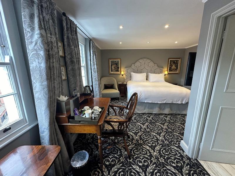 No 30 Knightsbridge - Oda