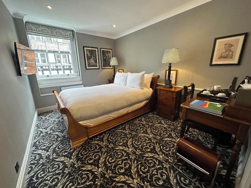 No 30 Knightsbridge - Oda