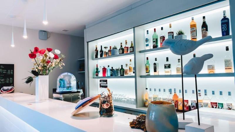 Le White - Bar