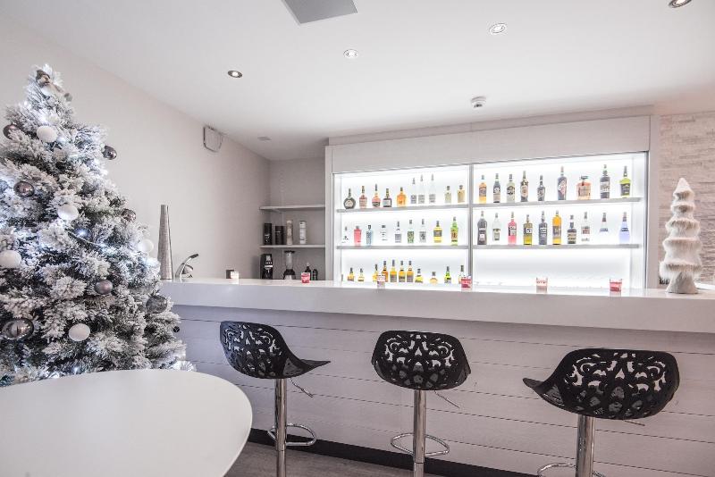 Le White - Bar