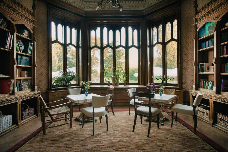 Oakley Court - Lobi