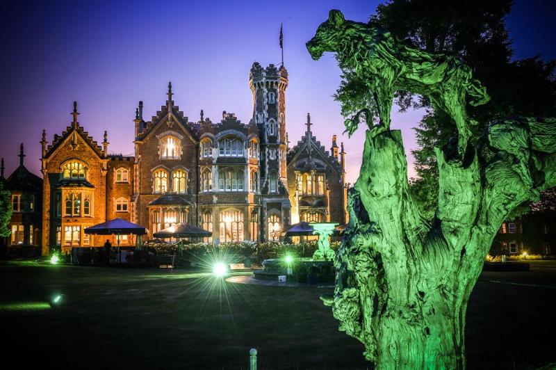 Oakley Court - Genel