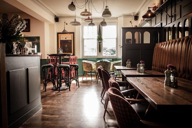 The Queen S Head - Bar
