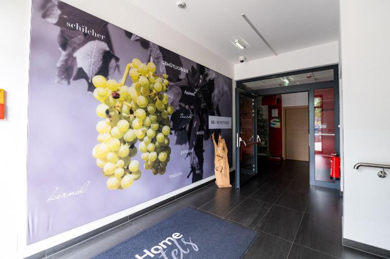 Shome Self Check In Hotel Graz - Lobi