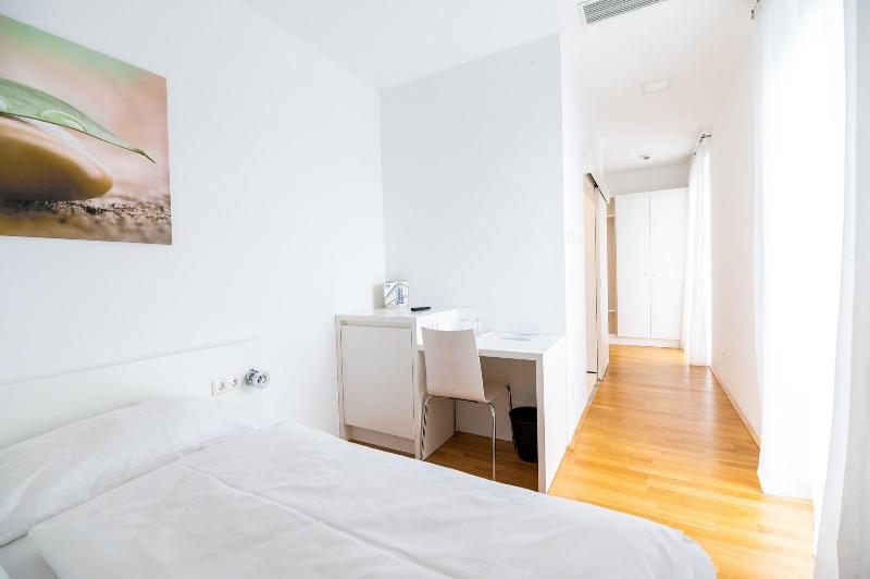 Shome Self Check In Hotel Graz - Oda