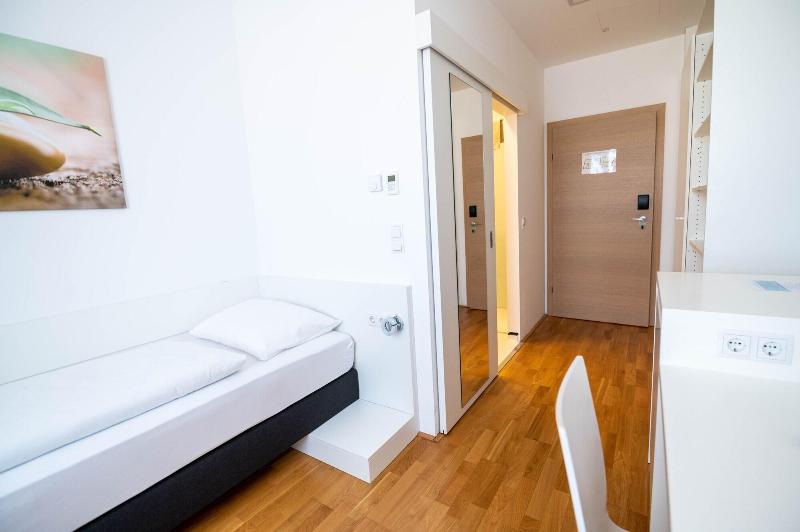 Shome Self Check In Hotel Graz - Oda