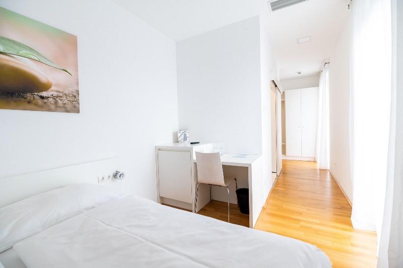 Shome Self Check In Hotel Graz - Oda