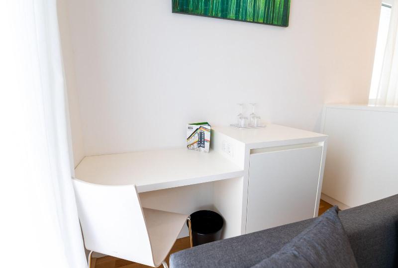 Shome Self Check In Hotel Graz - Oda