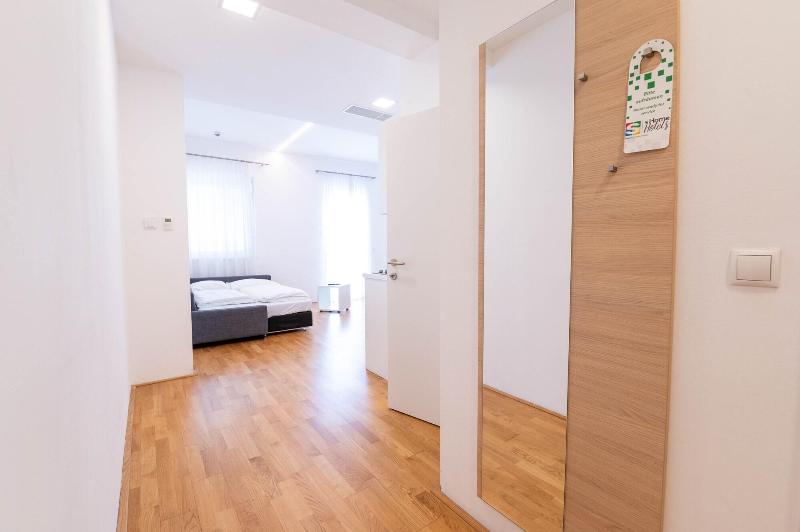 Shome Self Check In Hotel Graz - Oda