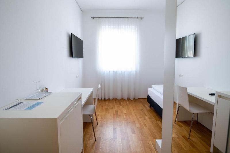 Shome Self Check In Hotel Graz - Oda