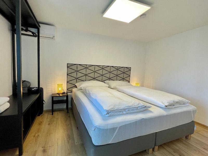 Shome Self Check In Hotel Graz - Oda