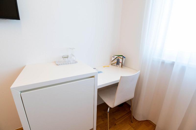 Shome Self Check In Hotel Graz - Oda