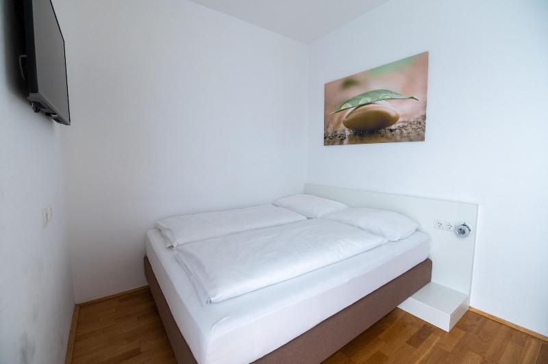 Shome Self Check In Hotel Graz - Oda