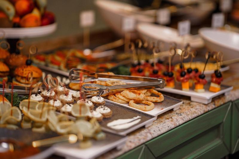 Midway Baku Hotel - Restoran