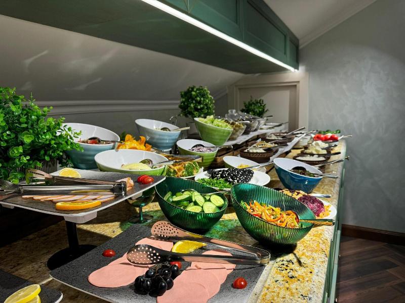 Midway Baku Hotel - Restoran
