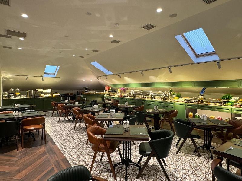 Midway Baku Hotel - Restoran