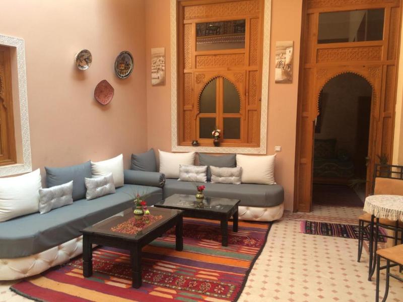 Riad Jnan Adam - Lobi