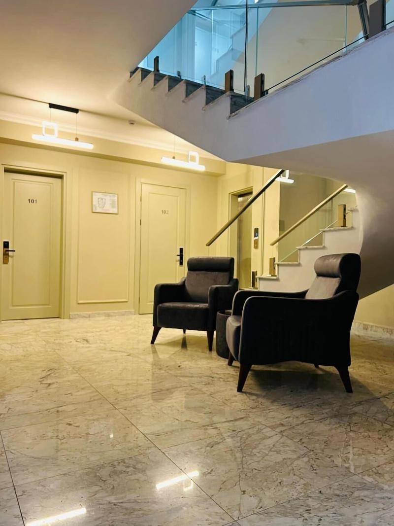 Parliament Hotel & Restaurant - Lobi