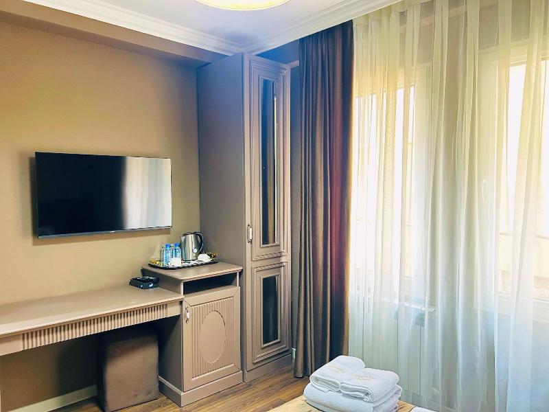 Parliament Hotel & Restaurant - Oda