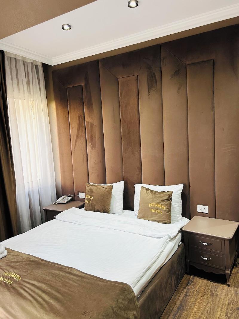 Parliament Hotel & Restaurant - Oda