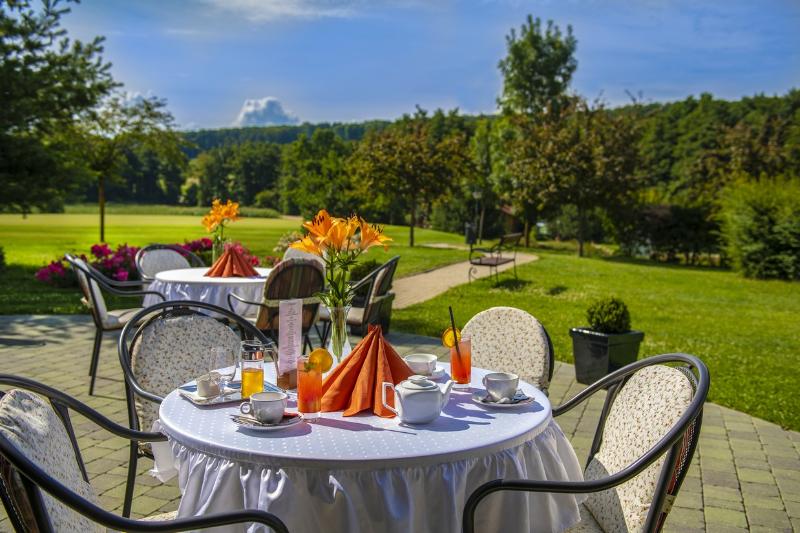 Forest Hills Hotel & Golf Zirc - Teras