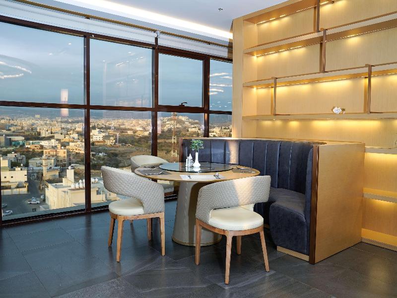 Best Western Plus Danat Almansak Hotel - Restoran