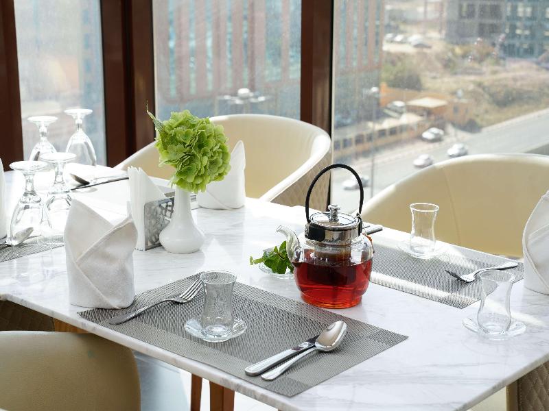 Best Western Plus Danat Almansak Hotel - Restoran