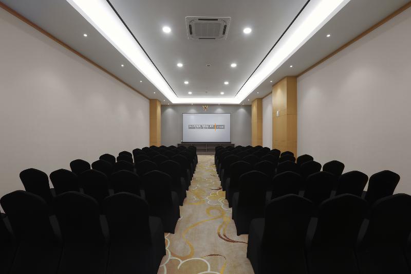 Harper Premier Nagoya Batam - Toplantı