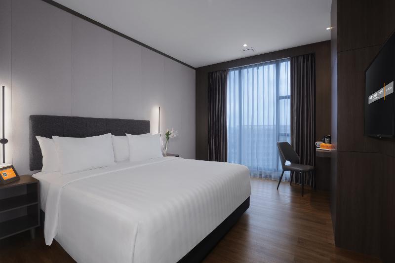 Harper Premier Nagoya Batam - Oda