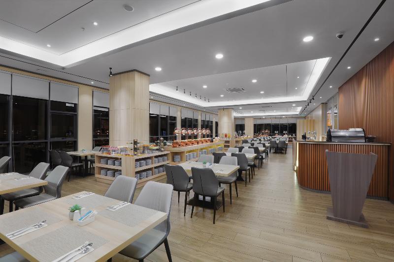 Harper Premier Nagoya Batam - Restoran