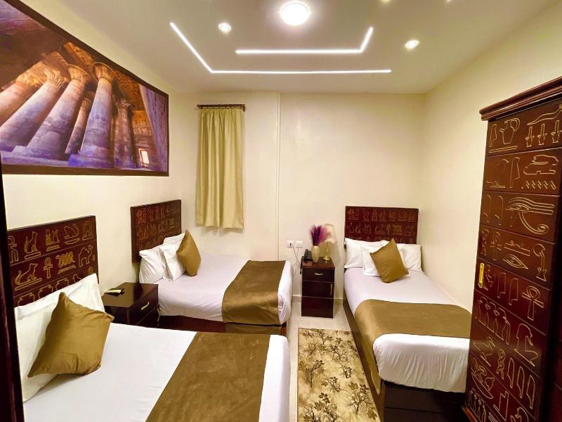Nemes Pyramids View Inn - Oda