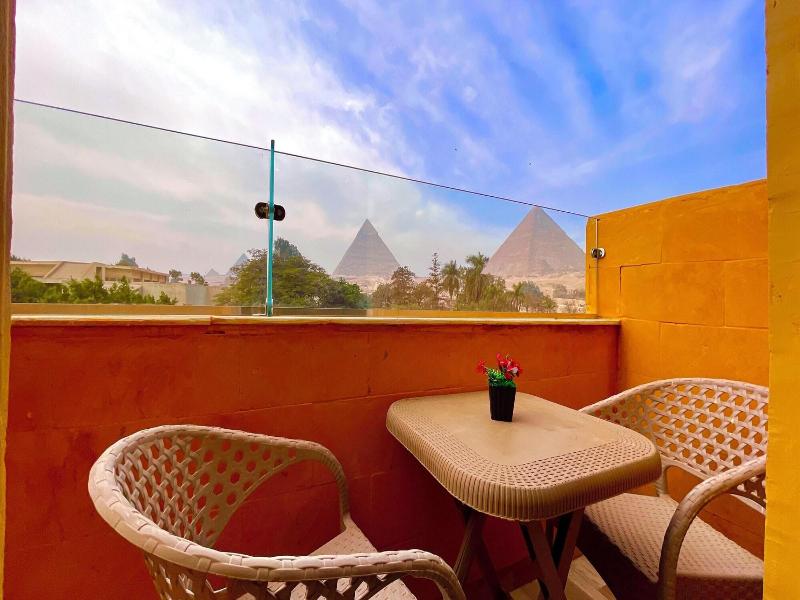 Nemes Pyramids View Inn - Oda