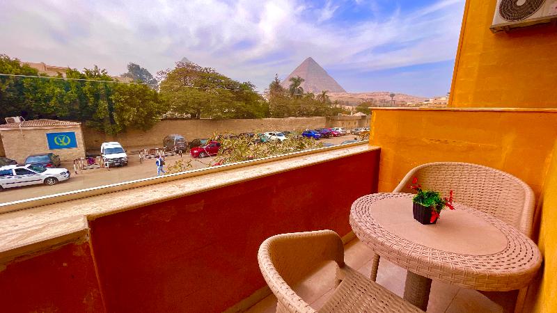 Nemes Pyramids View Inn - Oda