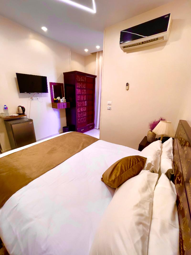 Nemes Pyramids View Inn - Oda