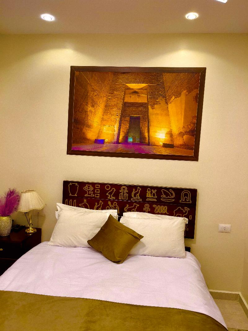 Nemes Pyramids View Inn - Oda