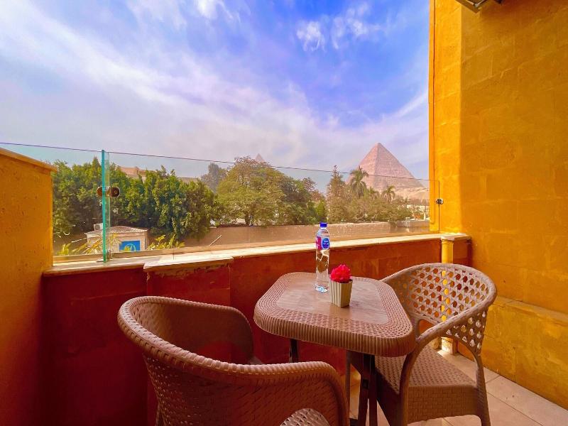 Nemes Pyramids View Inn - Oda