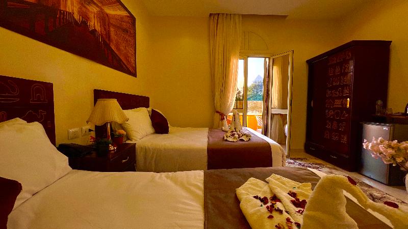 Nemes Pyramids View Inn - Oda
