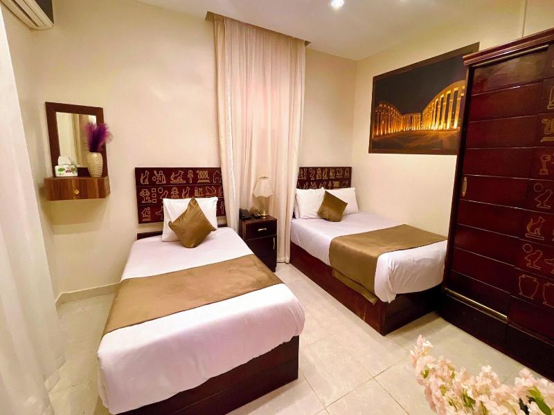Nemes Pyramids View Inn - Oda