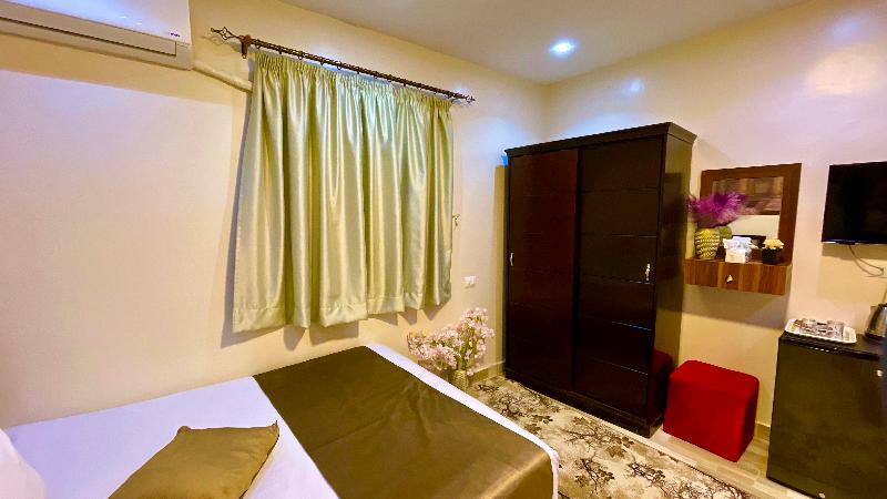 Nemes Pyramids View Inn - Oda