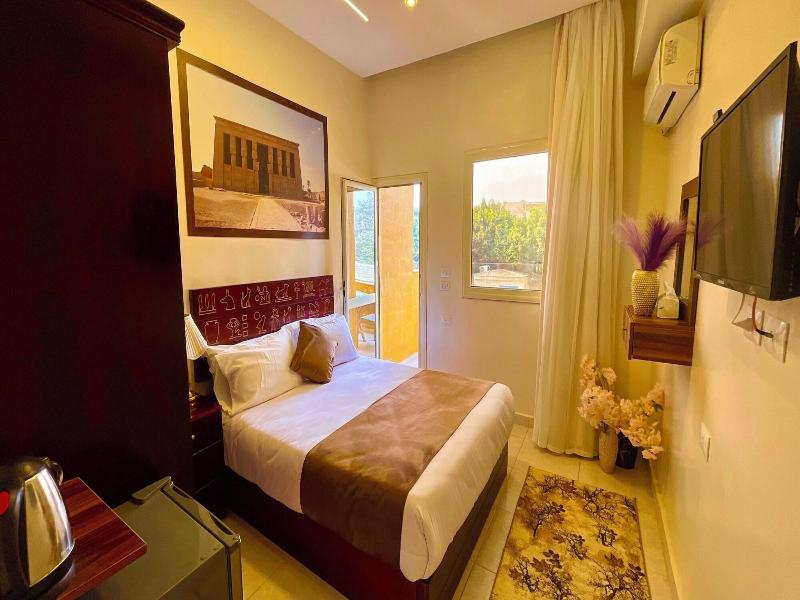 Nemes Pyramids View Inn - Oda