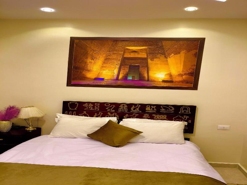 Nemes Pyramids View Inn - Oda