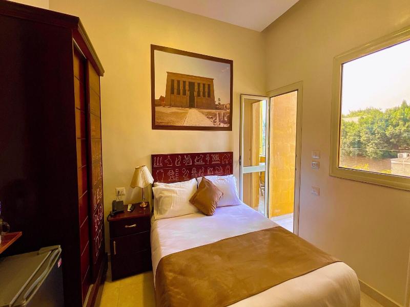 Nemes Pyramids View Inn - Oda