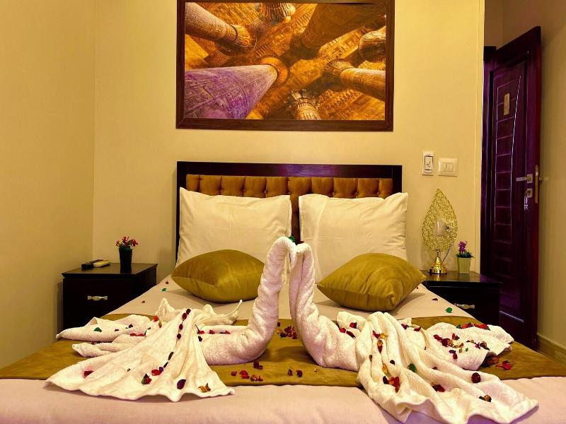 Nemes Pyramids View Inn - Oda