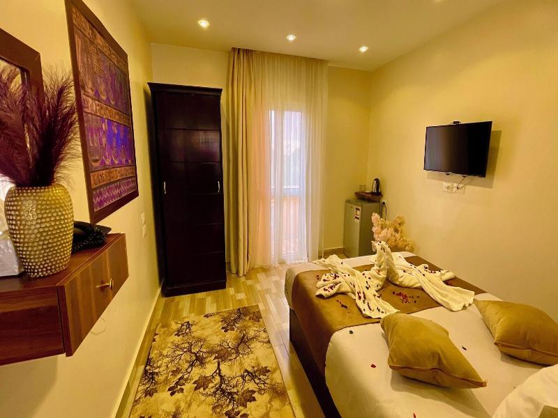 Nemes Pyramids View Inn - Oda