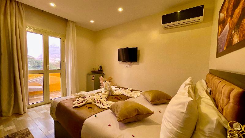 Nemes Pyramids View Inn - Oda